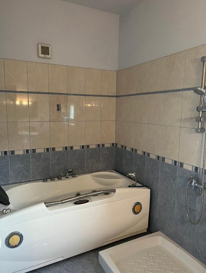 בראט Guest House Pulake מראה חיצוני תמונה
